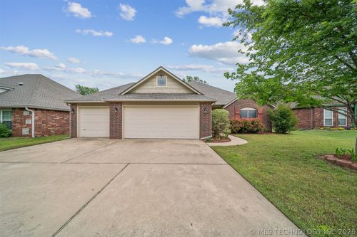 9905 N 103rd East Ave, Owasso, OK, 74055-7261 | Card Image