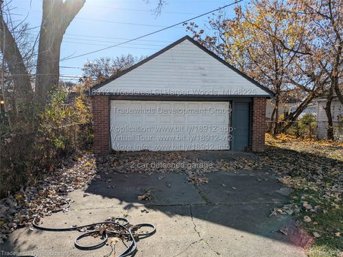 18912 Woodcrest St, Harper Woods, MI, 48225-2058 | Card Image