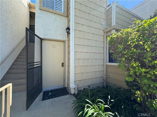 13-18408 Hatteras, Tarzana, CA, 91356 | Card Image