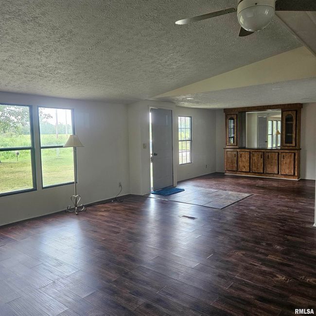 22488 N Mayflower Ln, House other with 3 bedrooms, 2 bathrooms and null parking in Dix IL | Image 17