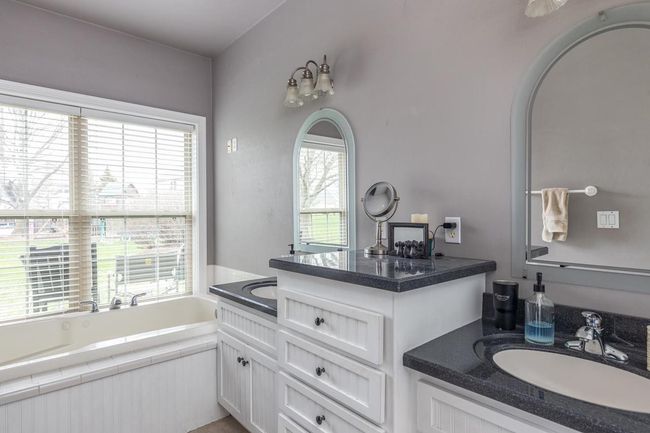 180 East River Drive, Condo with 4 bedrooms, 3 bathrooms and null parking in LEDGEVIEW WI | Image 17