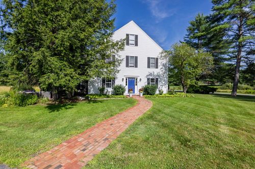 10-40 Norwich Meadows Dr, Norwich, VT, 05055-9805 | Card Image