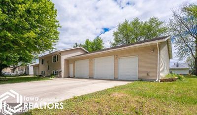 614 6th Street, Home with 3 bedrooms, 1 bathrooms and 3 parking in Hampton IA | Image 2