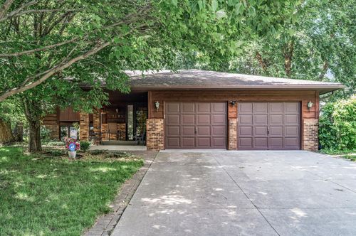 3195 Park Overlook Dr, Shoreview, MN, 55126-4113 | Card Image