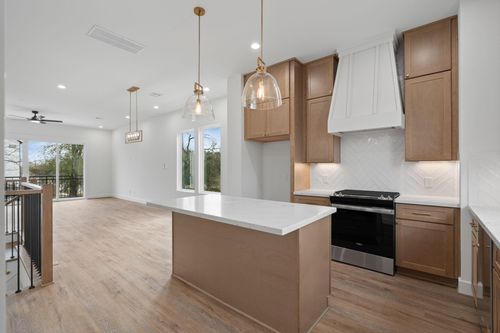 f-826 Curtin St, Houston, TX, 77018-2108 | Card Image