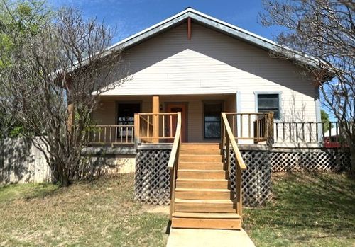 700 W 8th St, Cisco, TX, 76437-2915 | Card Image