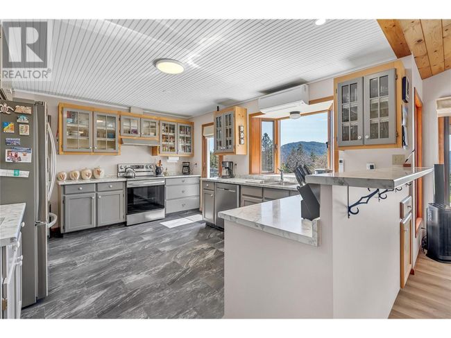 30 Osborne Rd, House other with 3 bedrooms, 2 bathrooms and 4 parking in Summerland BC | Image 12