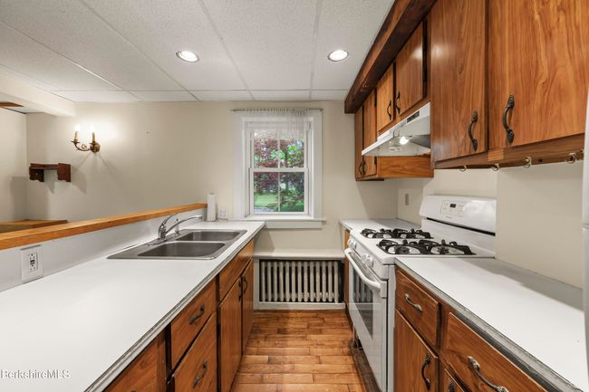 9 High St, Home with 6 bedrooms, 3 bathrooms and 4 parking in Lenox MA | Image 9