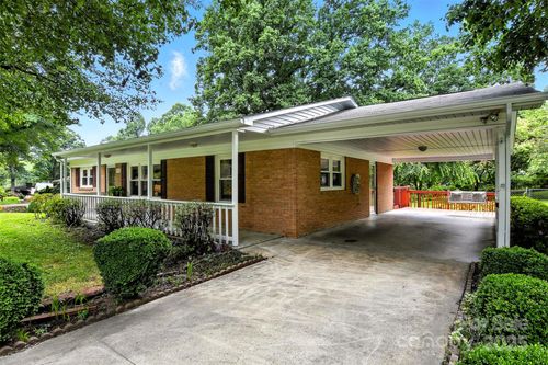2911 Spencer St, Lenoir, NC, 28645-8649 | Card Image