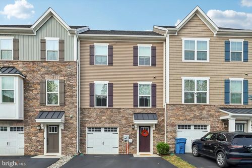 211 Hibiscus Way, DOWNINGTOWN, PA, 19335-2716 | Card Image