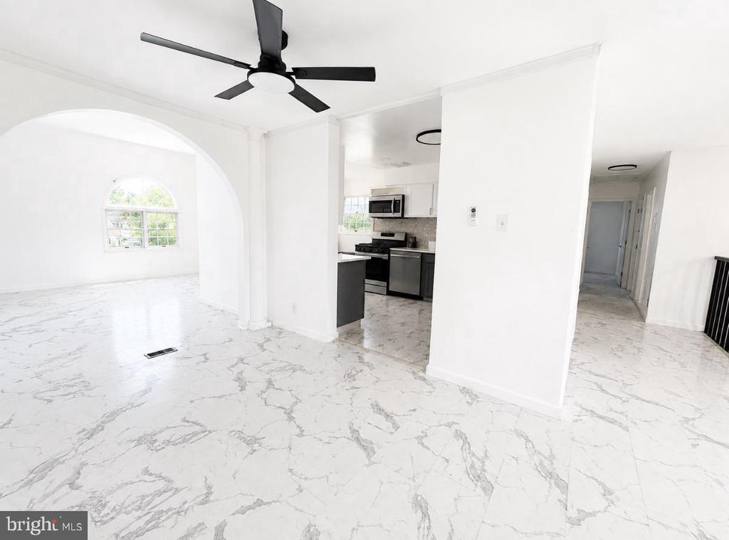 Residential Lease in WESTAMPTON 5