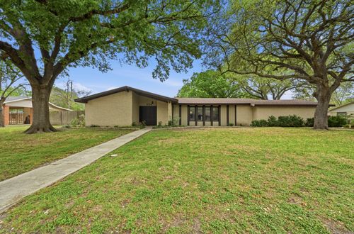 908 Vogel Drive, Lockhart, TX, 78644 | Card Image