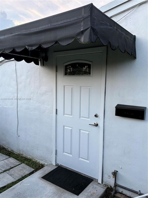 na-8010 Sw 99th Ave, Miami, FL, 33173-4017 | Card Image