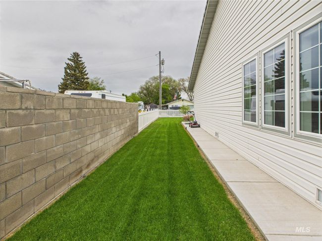 11 N 3 Rd West St, Townhouse with 2 bedrooms, 2 bathrooms and 2 parking in Paul ID | Image 31