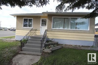 4761 50 Ave, House other with 5 bedrooms, 2 bathrooms and null parking in Vegreville AB | Image 1