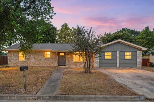 11604 N Oaks Drive, Austin, TX, 78753 | Card Image