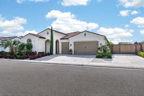 1462 N Twinberry Ave, Clovis, CA, 93619-8123 | Card Image