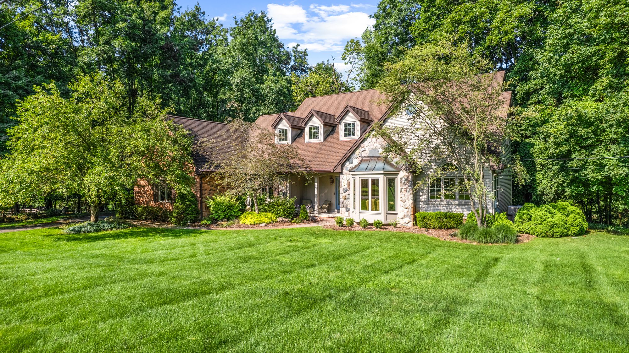 Chedworth Dr, Northville, MI 48167
