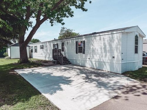 301 Oak Ln, Mankato, MN, 56001-8740 | Card Image