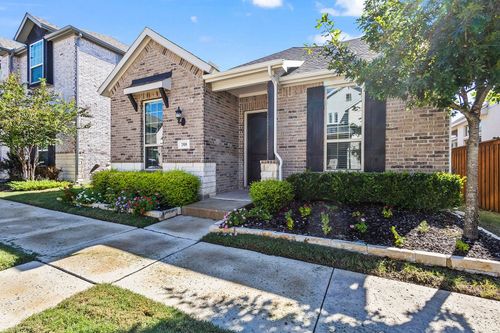 708 Waterbrook Pkwy, Argyle, TX, 76226-2311 | Card Image