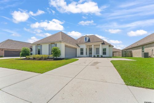 837 Lakehaven Dr, Gonzales, LA, 70737-5448 | Card Image