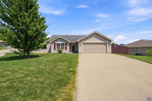 2414 Fox Sparrow Ct, Junction City, KS, 66441-2688 | Card Image