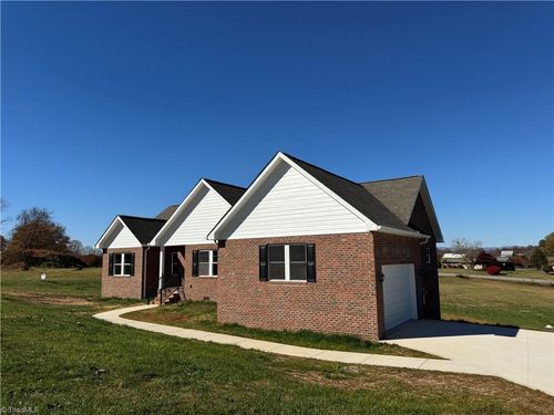 130 Oak Pointe Ln, Wilkesboro, NC, 28697-7594 | Card Image