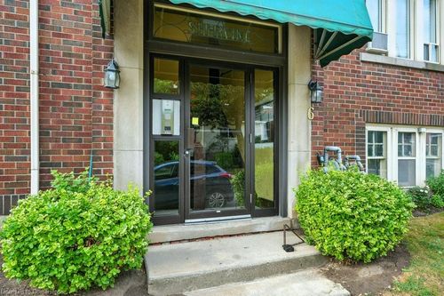 18-6 Vineland Ave, Hamilton, ON, L8M1R4 | Card Image