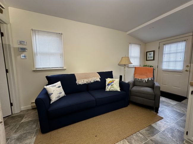7 &amp; 7R N Washington Avenue, Home with 2 bedrooms, 2 bathrooms and 4 parking in East Lyme CT | Image 11