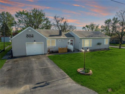 302 E Richardson St, Gallatin, MO, 64640-1424 | Card Image