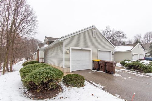 202 Hunters Lane Ne, Rockford, MI, 49341 | Card Image