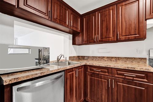 apt-101-9440 Poinciana Pl, Davie, FL, 33324-4818 | Card Image
