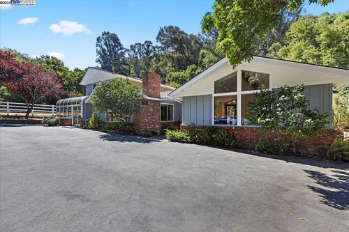 30261 Palomares Rd, Castro Valley, CA, 94552-9638 | Card Image