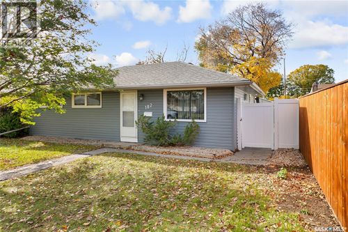 182 Hamilton St N, Regina, SK, S4R2Y7 | Card Image