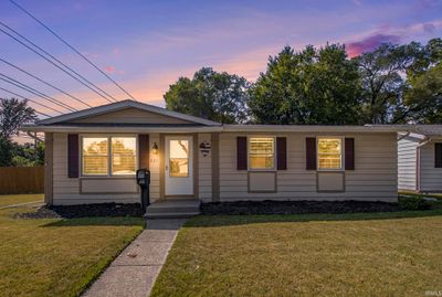 221 Maplewood Avenue, House other with 3 bedrooms, 2 bathrooms and null parking in Mishawaka IN | Image 2