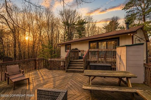 70 Pineknoll Dr, Lake Harmony, PA, 18624 | Card Image