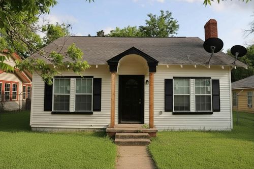 818 E Palestine St, Mexia, TX, 76667-2946 | Card Image