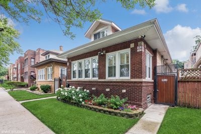 7232 S East End Avenue, House other with 5 bedrooms, 2 bathrooms and 2 parking in Chicago IL | Image 2