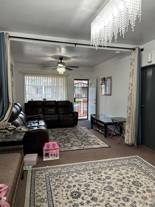 3964 Eldridge St, Hamtramck, MI, 48212-2831 | Card Image