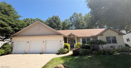 435 Thomas Alva Drive, Vermilion, OH, 44089 | Card Image
