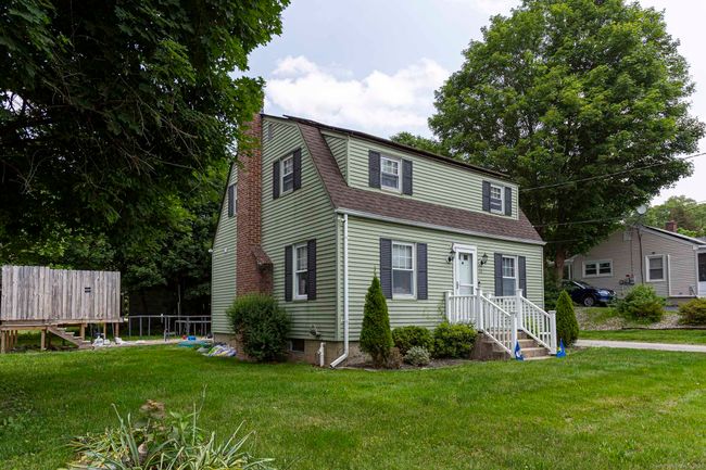 12 John St, House other with 3 bedrooms, 2 bathrooms and 4 parking in Killingly CT | Image 6