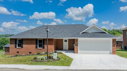 124 Keeneland Cir, Greeneville, TN, 37743-5592 | Card Image