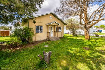 207 N Lefevre St, Home with 3 bedrooms, 2 bathrooms and null parking in Medical Lake WA | Image 2