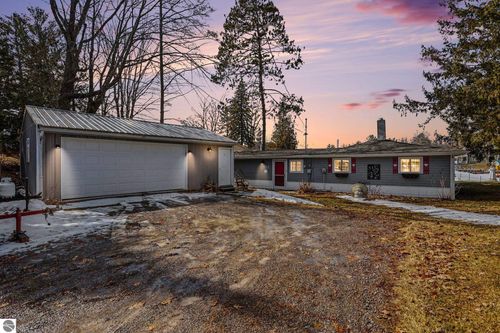 152 Hilda Drive, Farwell, MI, 48622 | Card Image