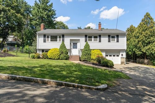 7 Locust St, Reading, MA, 01867-2153 | Card Image