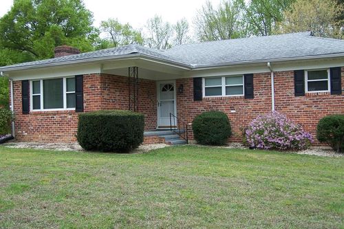 2127 Cox Rd, Blackstone, VA, 23824-3017 | Card Image