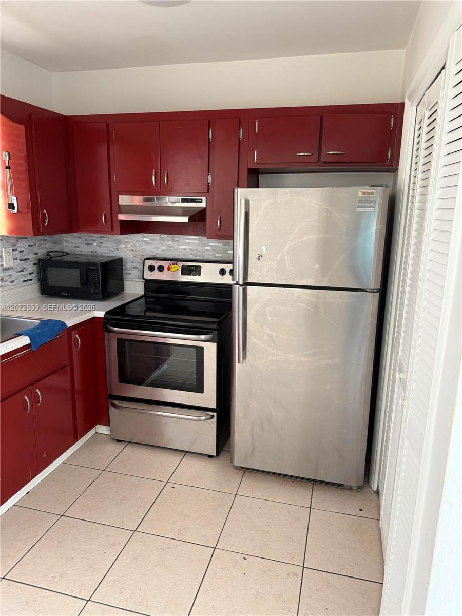 Residential Lease in Hollywood 5