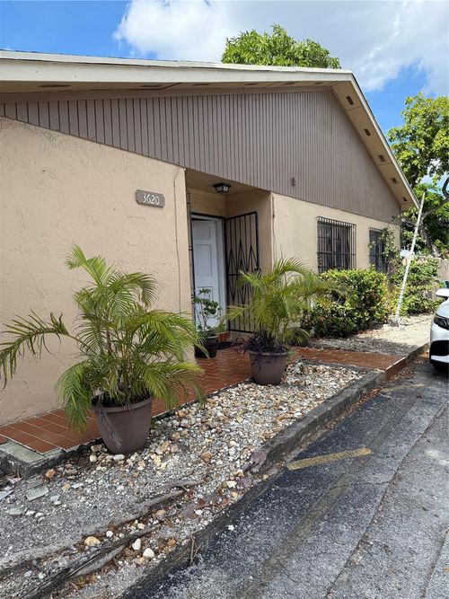 1-2-3620 Sw 112th Ave, Miami, FL, 33165-3444 | Card Image