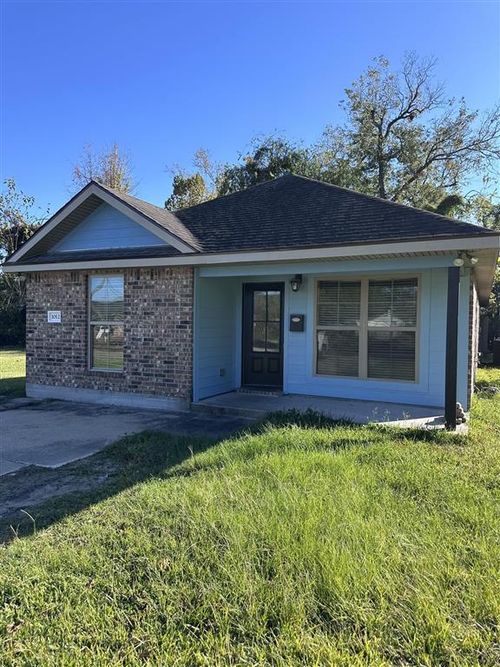 1012 Live Oak St, Lake Charles, LA, 70601-7552 | Card Image