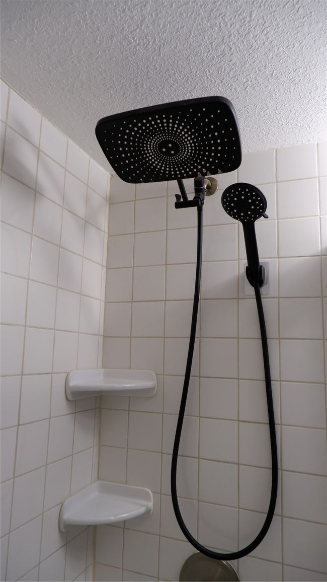 Room details featuring a tile shower and showerhead | Image 15